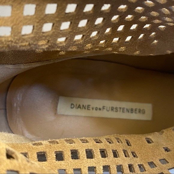 Diane Von Furstenberg Jaen Perforated Almond Toe Bootie in Sand Size 10 NWT - Picture 11 of 12